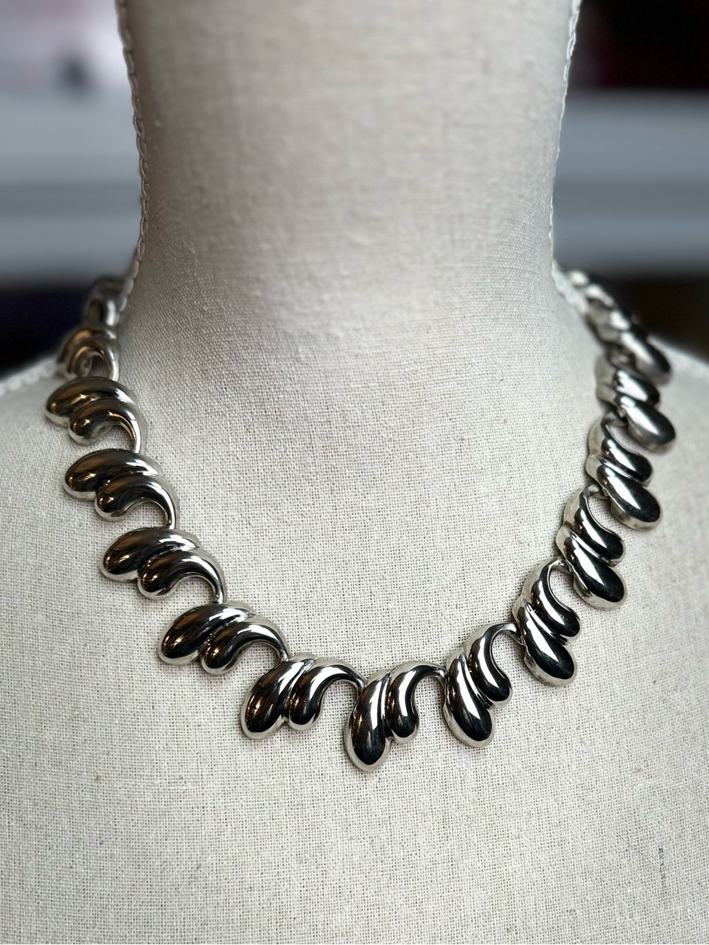 Vintage Modernist Silver Tone Collar Choker Necklace Abstract Wave Statement 18"